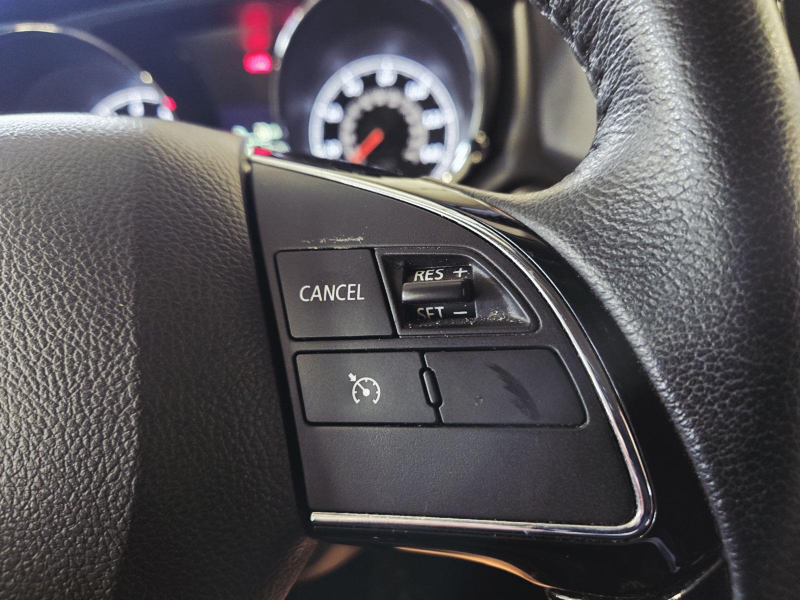Used 2024 White Diamond Mitsubishi ES image 31