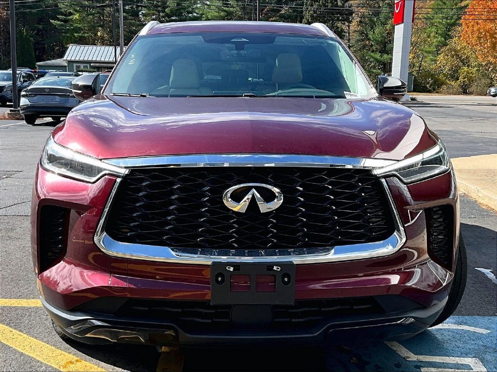 Used 2023 Red INFINITI LUXE image 2