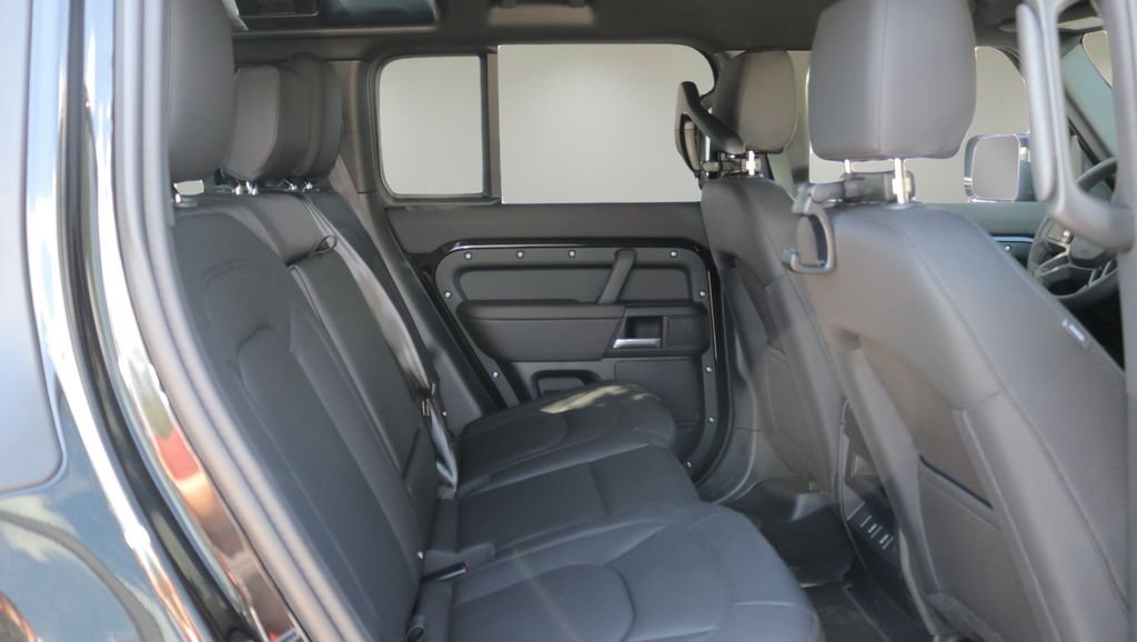 New 2026 Santorini Black Land Rover S image 16