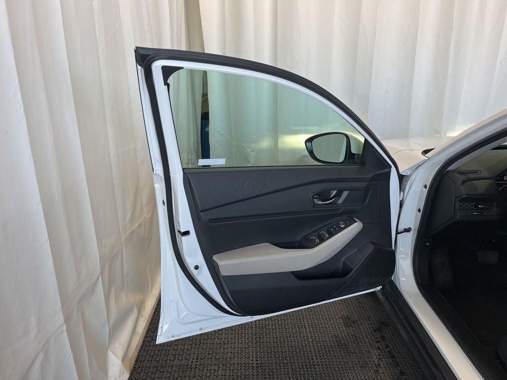 Used 2023 White Honda EX image 19
