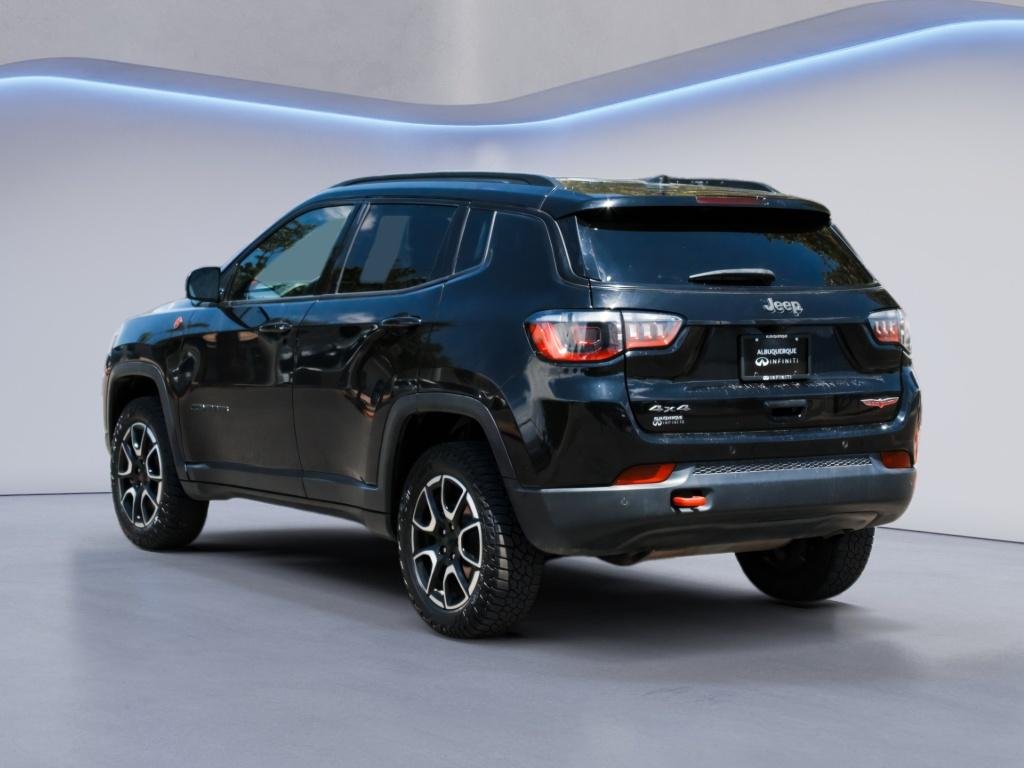 Used 2024  Jeep Trailhawk image 7