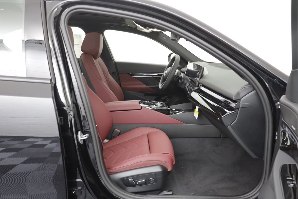 New 2027 Black Sapphire Metallic BMW 530i xDrive image 19