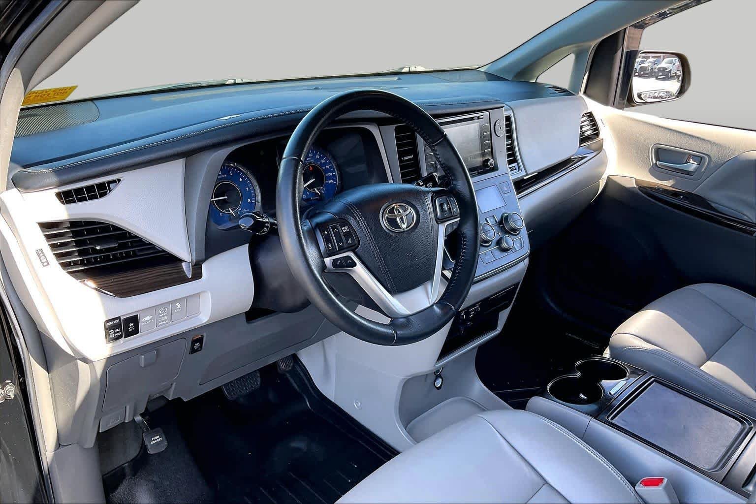 Used 2019 Midnight Black Metallic Toyota XLE Premium image 16