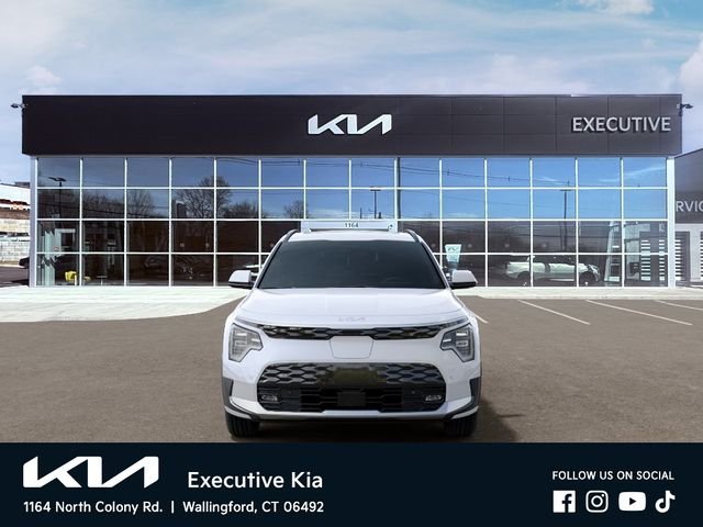 New 2026 Snow White Pearl Kia WAVE image 2
