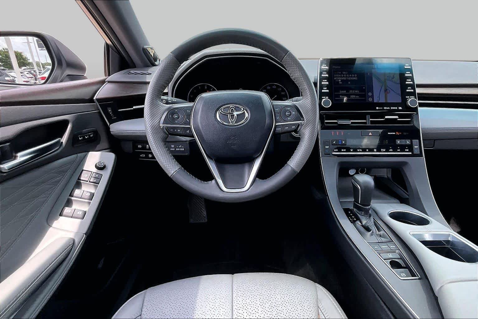 Used 2019 Wind Chill Pearl Toyota Limited image 6