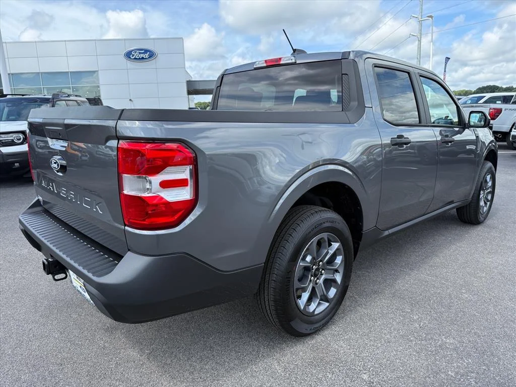 Used 2026 Gray Ford XLT image 4