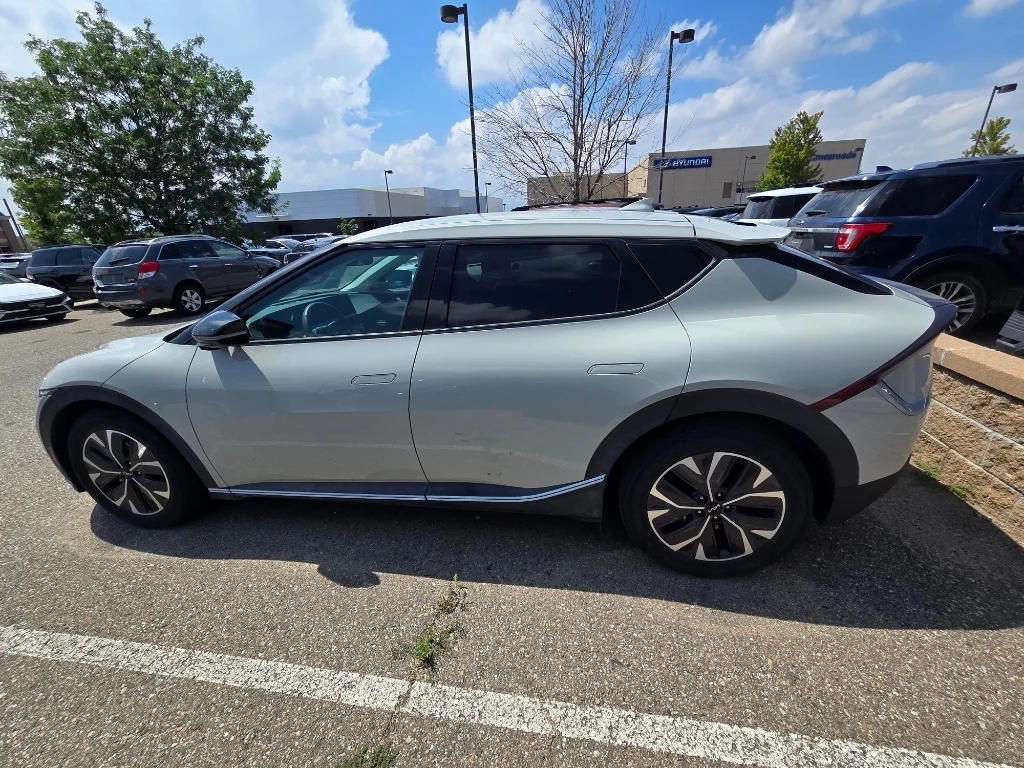 Used 2024 Glacier Kia Light Long Range image 2