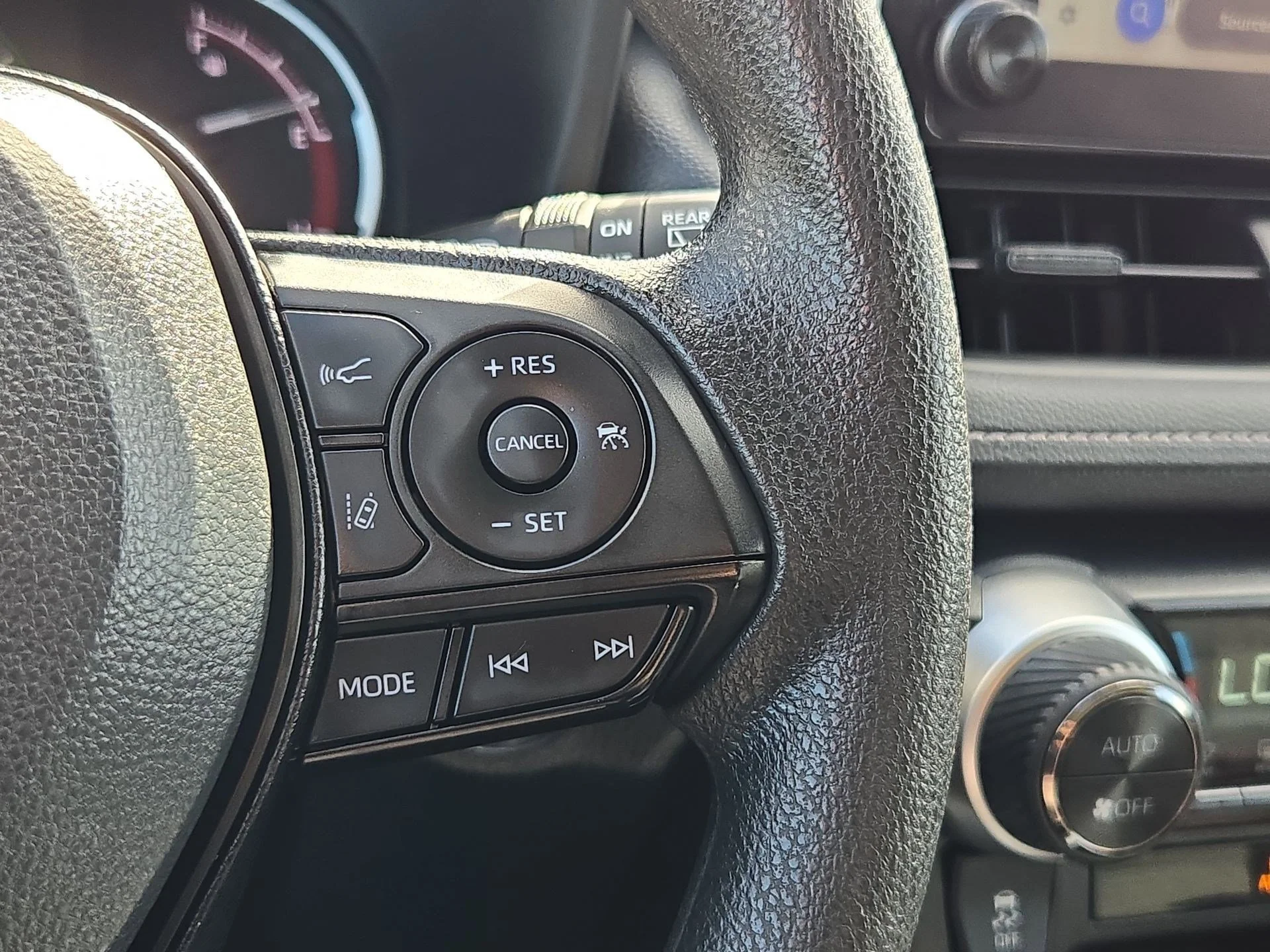 Used 2024 Wind Chill Pearl Toyota XLE image 18