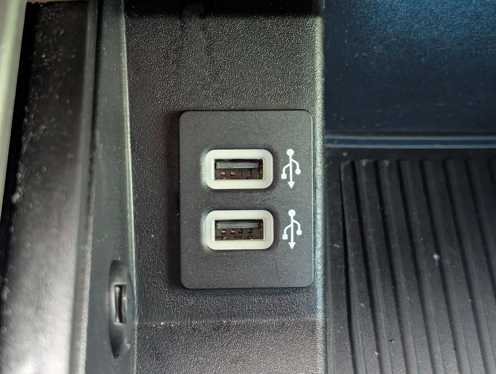 Used 2020 Oxford White Ford Lariat image 21
