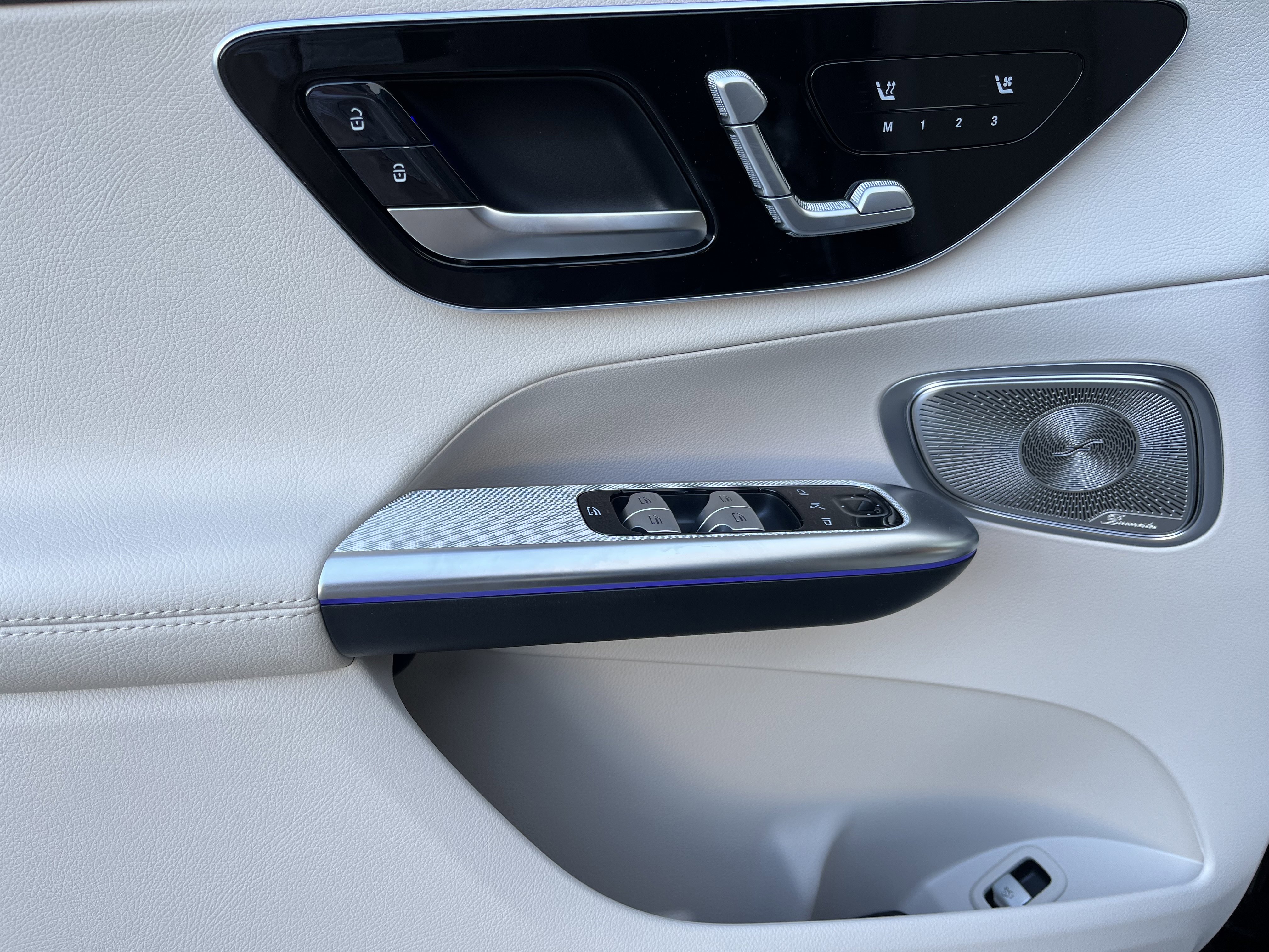 New 2026 Obsidian Black Metallic Mercedes-Benz GLC 300 image 13
