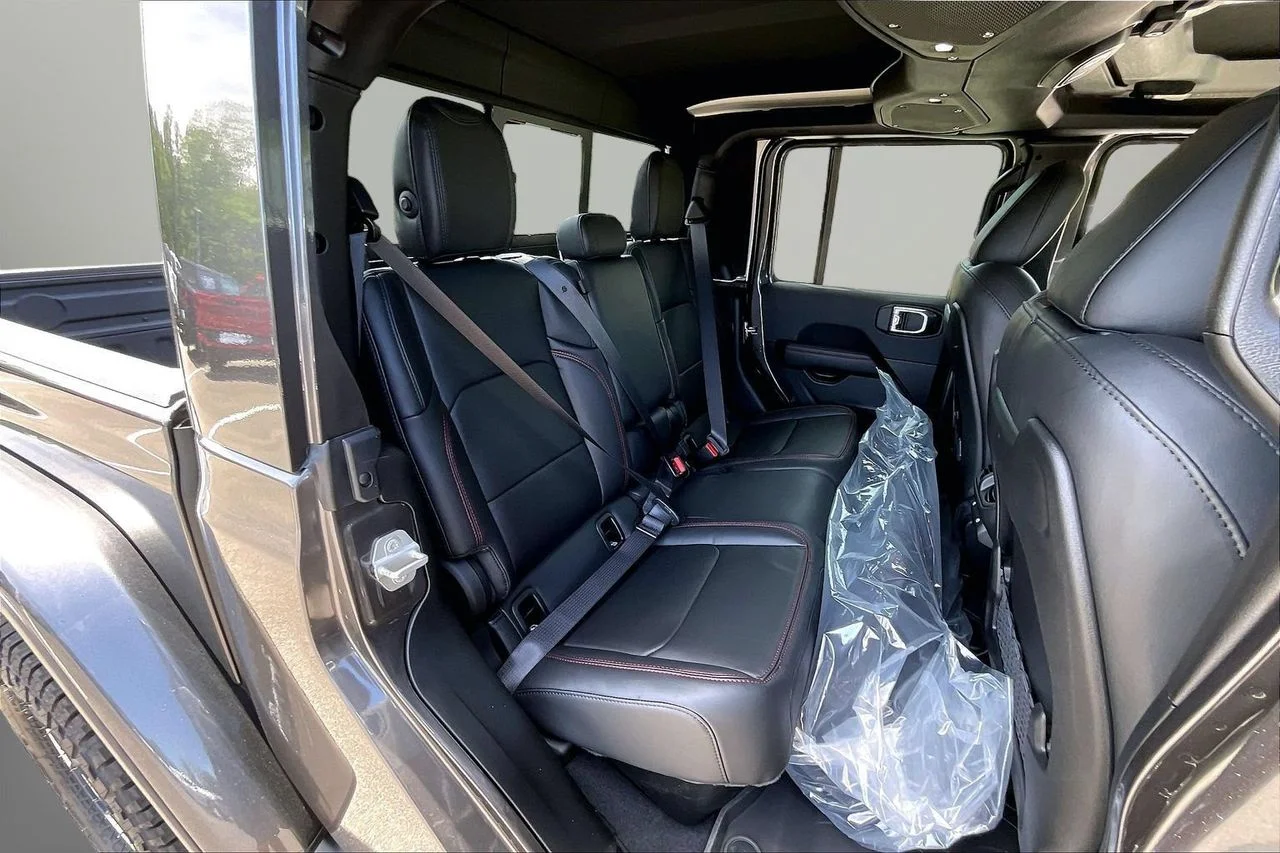 New 2026 Granite Crystal Metallic Clearcoat Jeep Rubicon X image 19