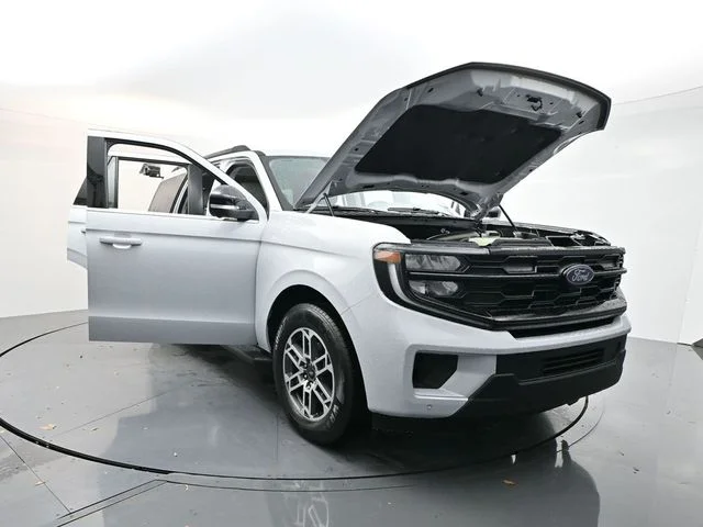 2026 Ford Expedition Active's photo