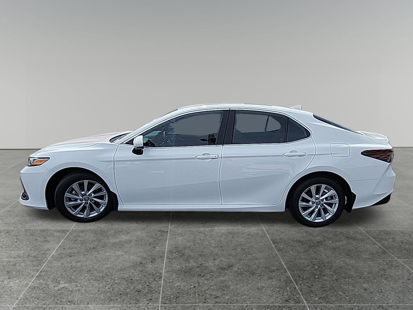 2024 Toyota Camry LE - Photo 4