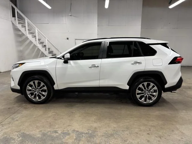 Used 2025 WIND CHILL PEARL Toyota  image 4