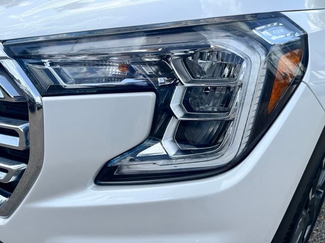 Used 2023 White GMC SLT image 4