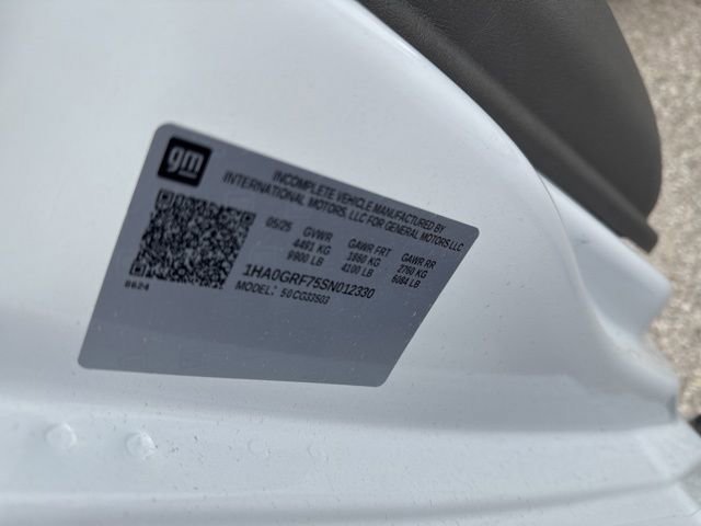 New 2025 Summit White Chevrolet 1WT image 22