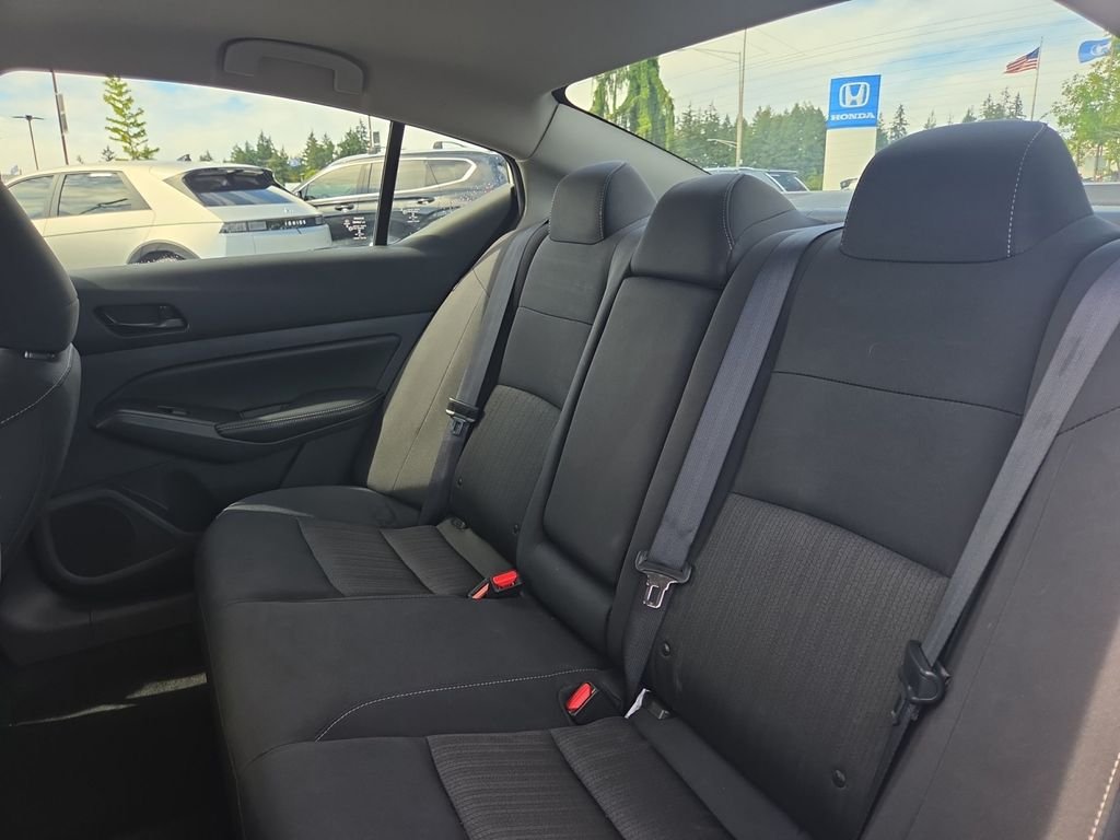 Used 2025 White Nissan 2.5 SV image 18