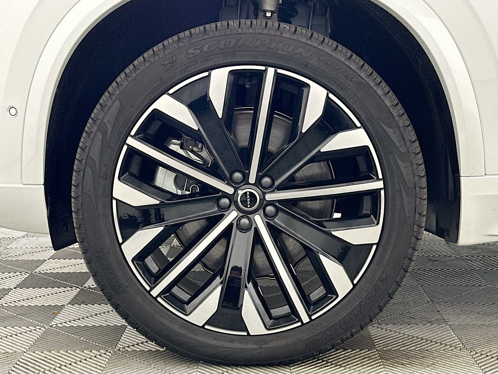 2025 Volvo XC90 Ultra - Photo 30