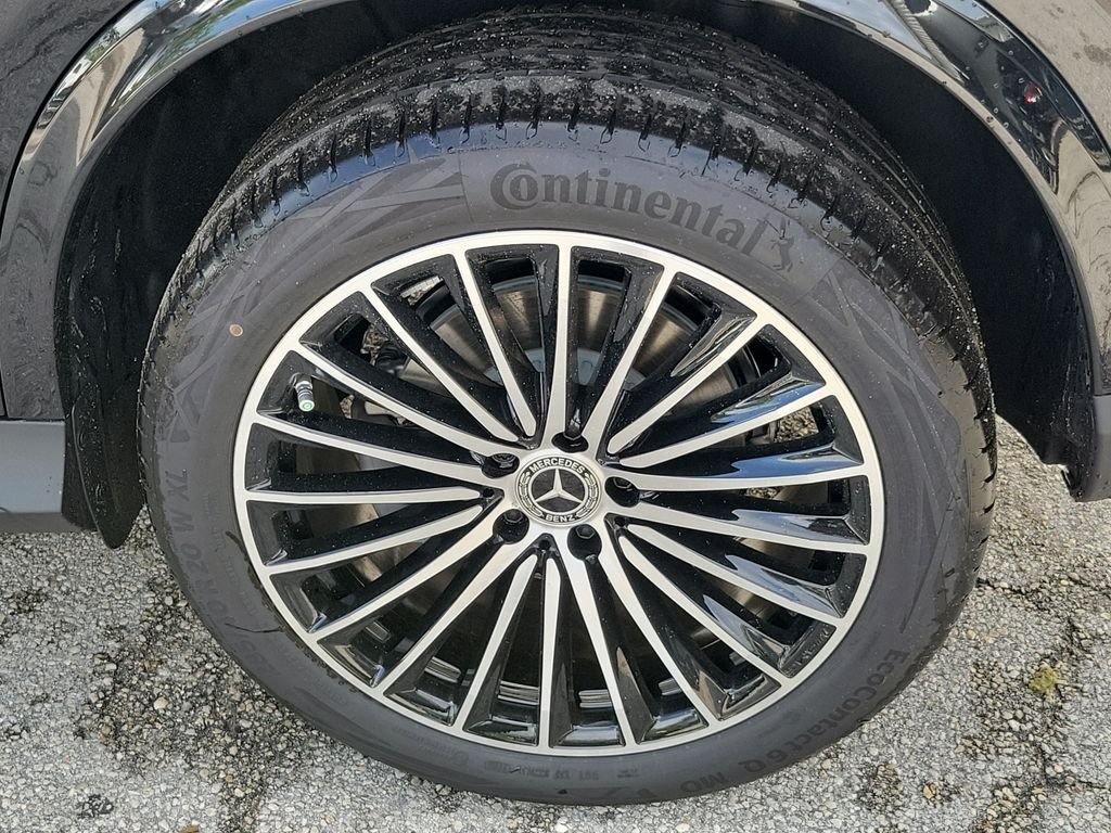 New 2026 Black Mercedes-Benz GLC 300 image 8