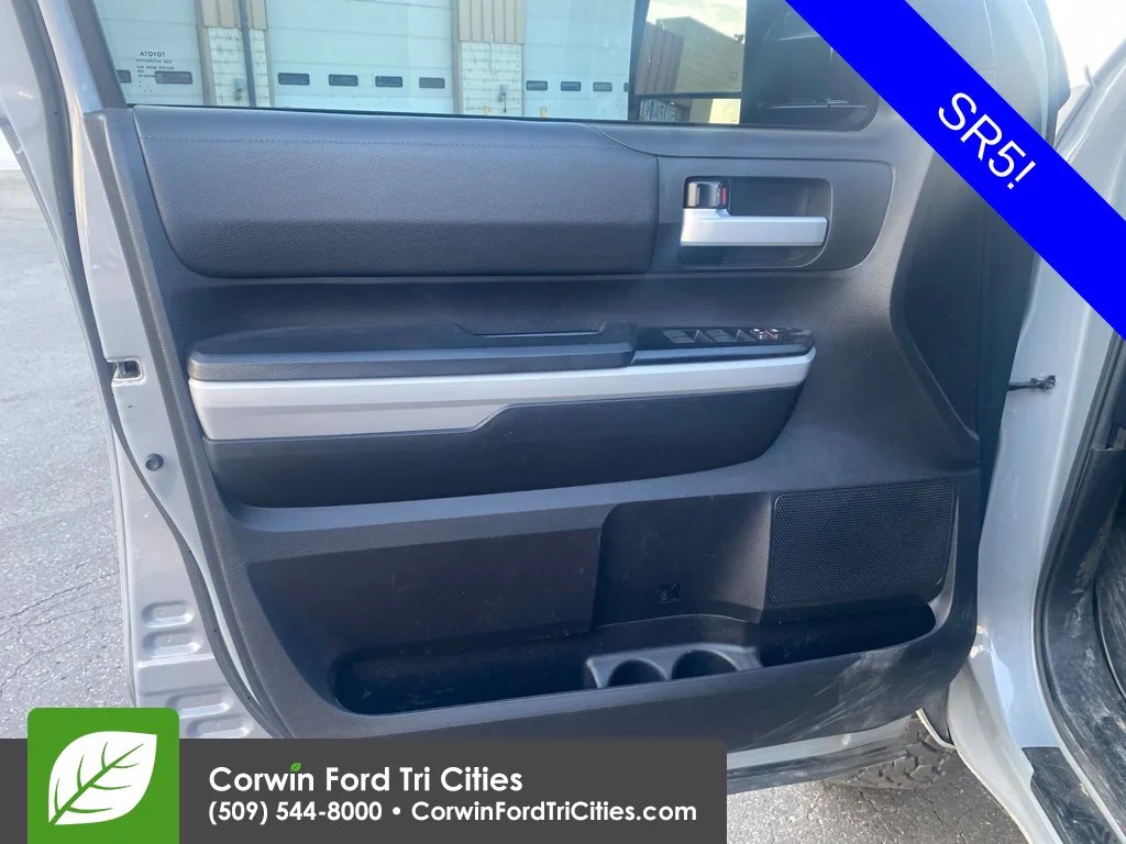 Used 2020 Cement Toyota SR5 image 10