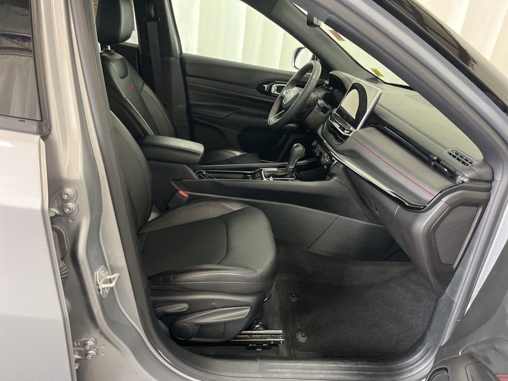 Used 2023 Silver Jeep Trailhawk image 19