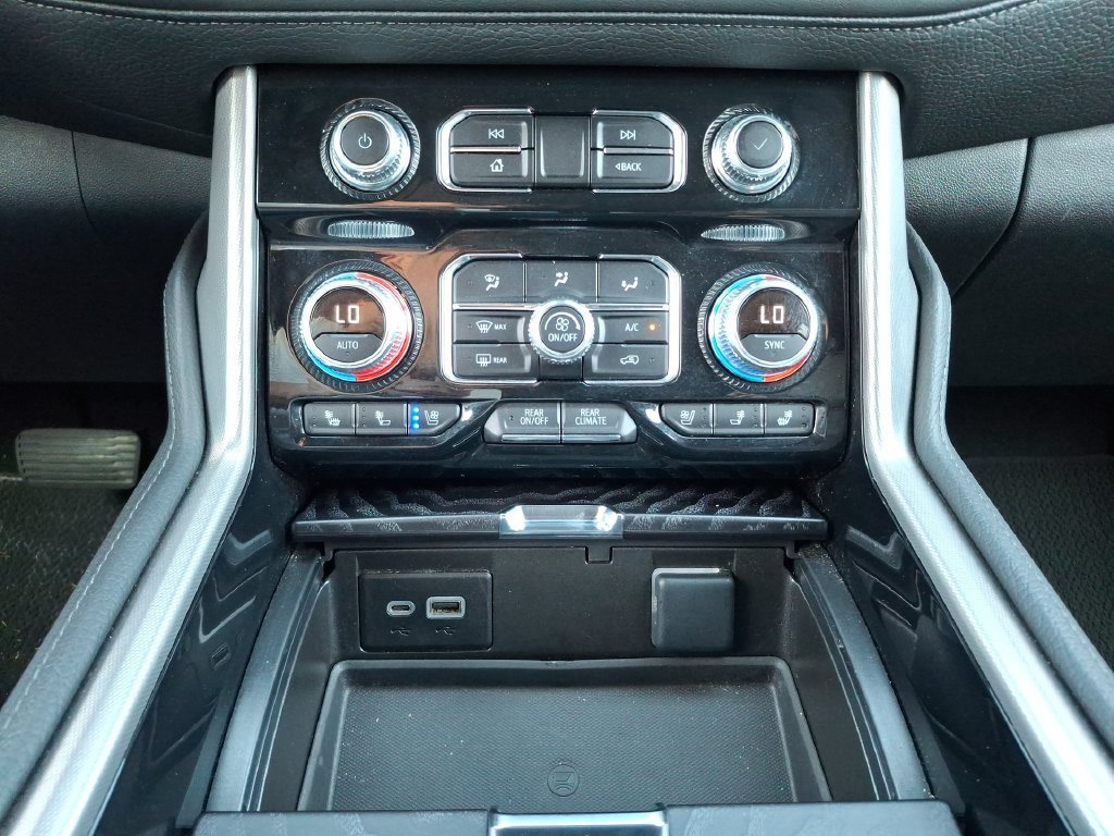 2024 GMC Yukon Denali - Photo 17
