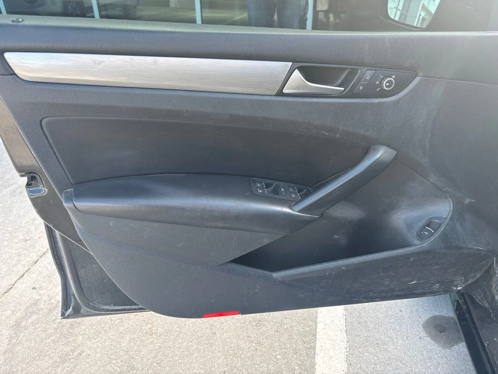 Used 2014 Black Volkswagen TDI SE image 10