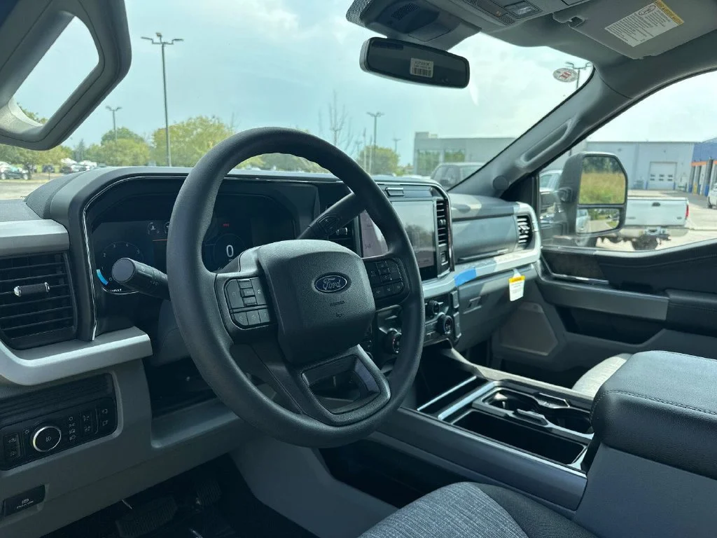 New 2027 Silver Ford XLT image 9