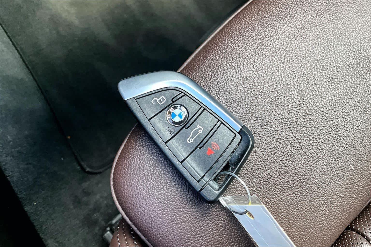 Used 2022 Alpine White BMW xDrive30i image 12