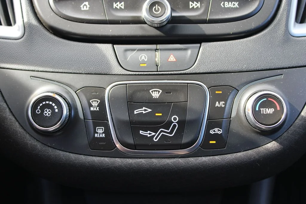 Used 2020 White Chevrolet LS image 18