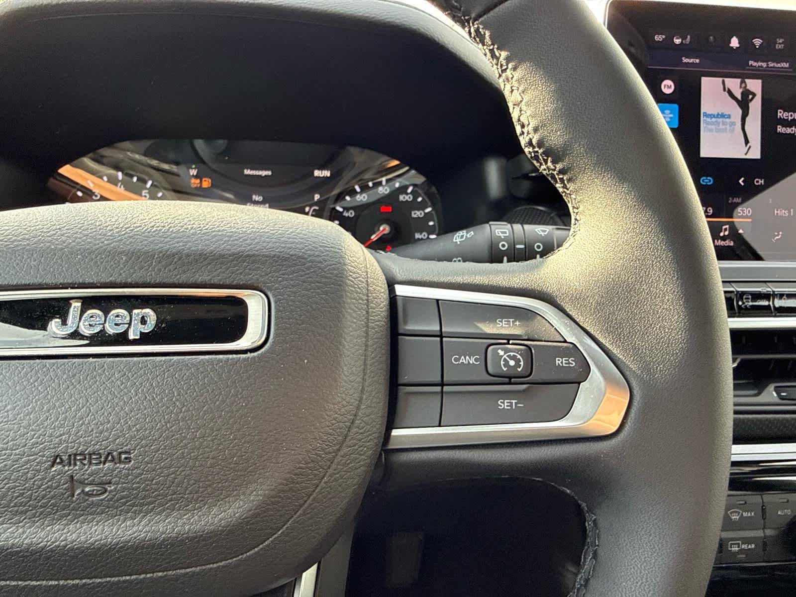 New 2026 Bright White Clearcoat Jeep Latitude image 19