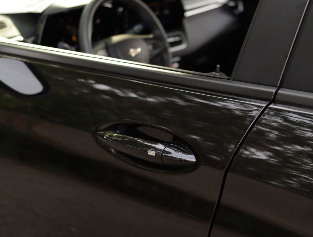 Used 2025 Mosaic Black Metallic Chevrolet LT image 32