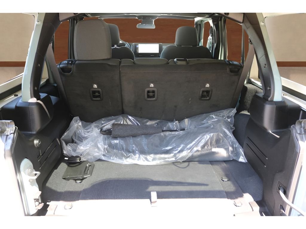 Used 2024  Jeep Sport S image 17