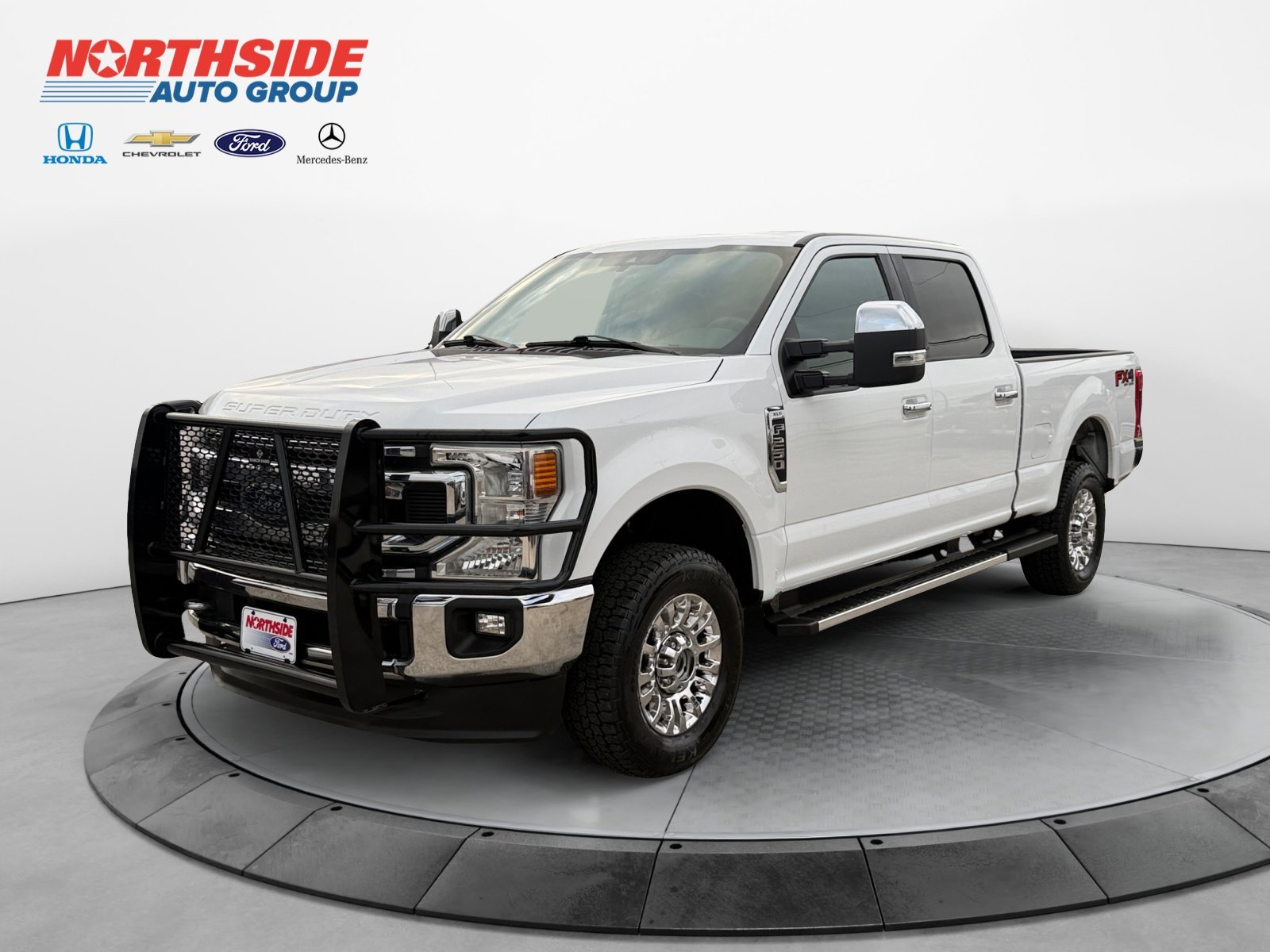 Certified Used 2022 Oxford White Ford XLT image 3