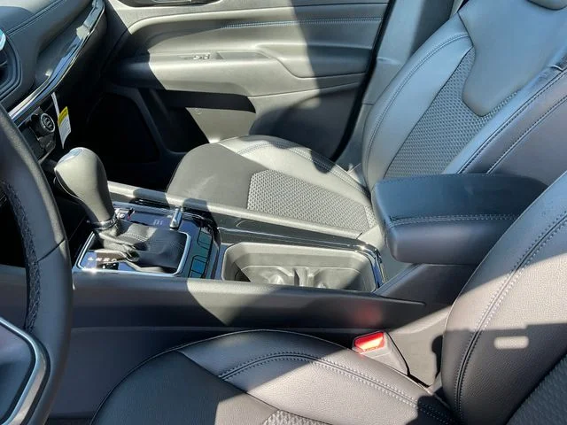 New 2026 Sting-Gray Clearcoat Jeep Latitude image 20