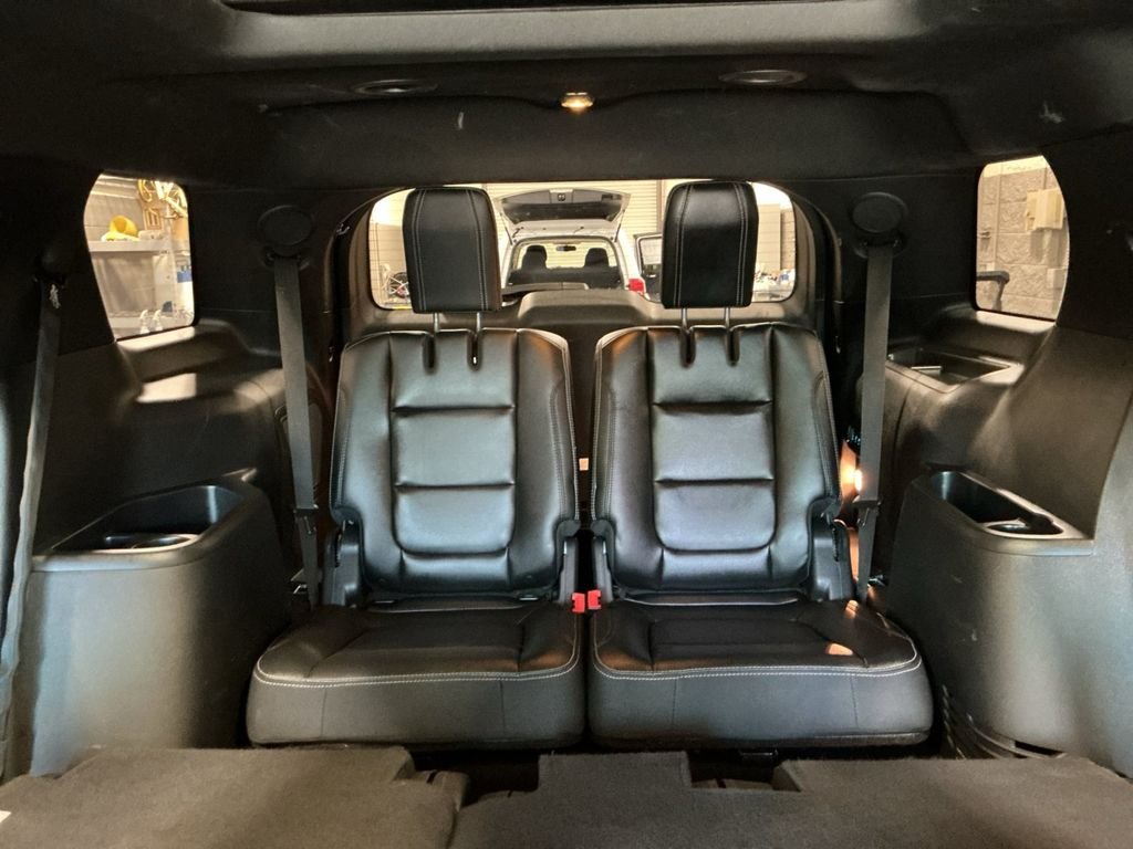 Used 2017 Gray Ford Limited image 16