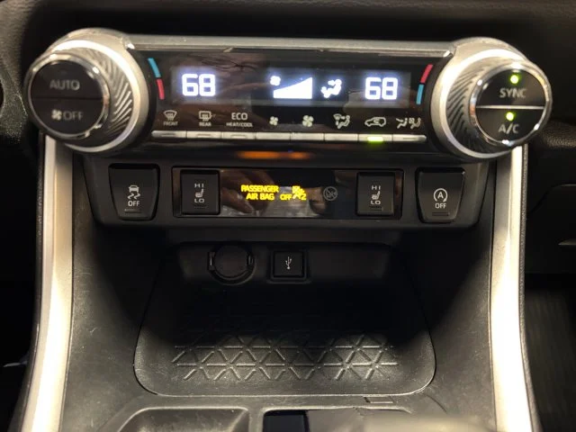Used 2020 Silver Toyota XLE image 21