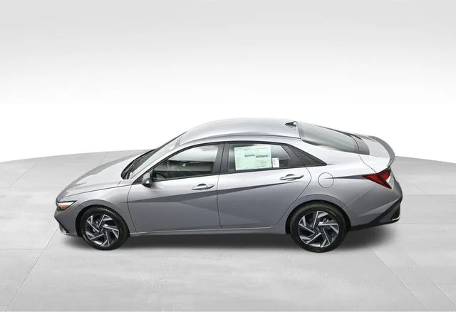 Used 2025 Silver Hyundai SEL Sport image 25