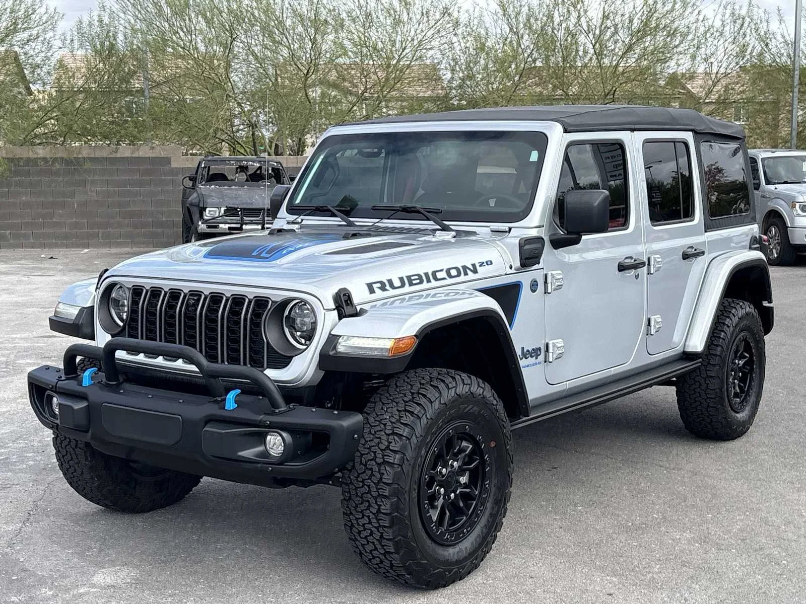 Used 2023 Silver Zynith Clearcoat Jeep Rubicon 20th Anniversary image 4