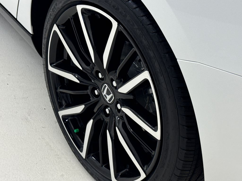 New 2026 Platinum White Pearl Honda Touring image 10