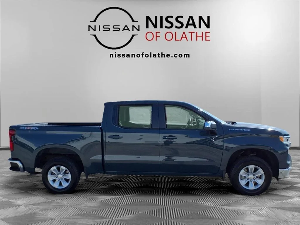Used 2025 Gray Chevrolet LT image 27