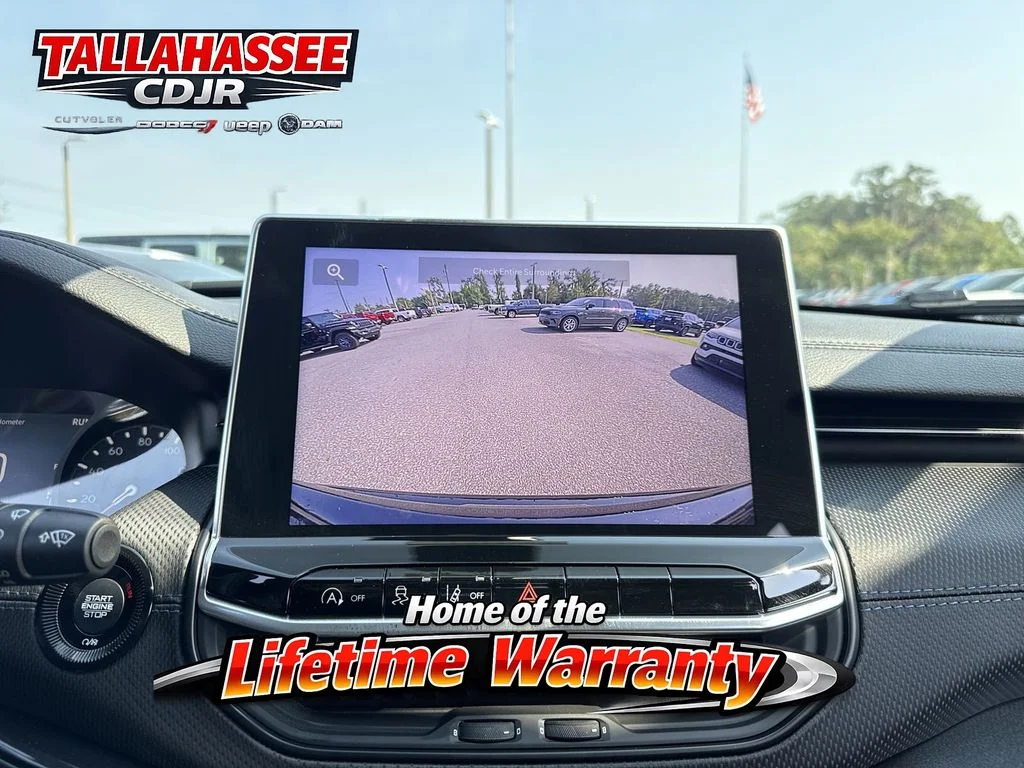 New 2026 Diamond Black Crystal Pearlcoat Jeep Latitude image 25