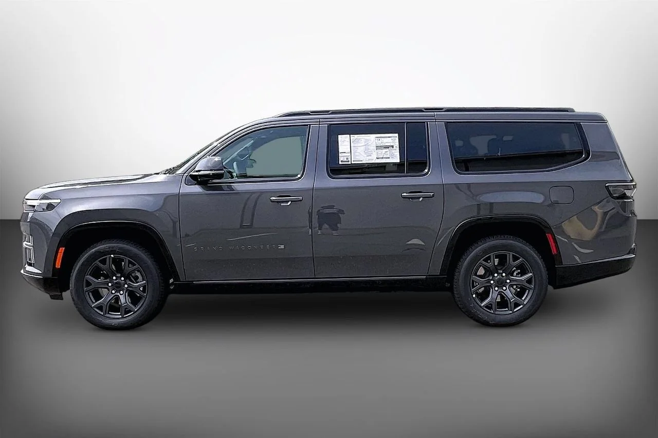 New 2026 Baltic-Gray Metallic Clear-Coat Exterior Paint Jeep Limited Altitude image 5