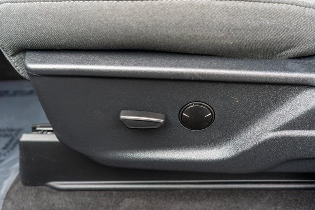 Used 2025 Iconic Silver Metallic Ford XLT image 17