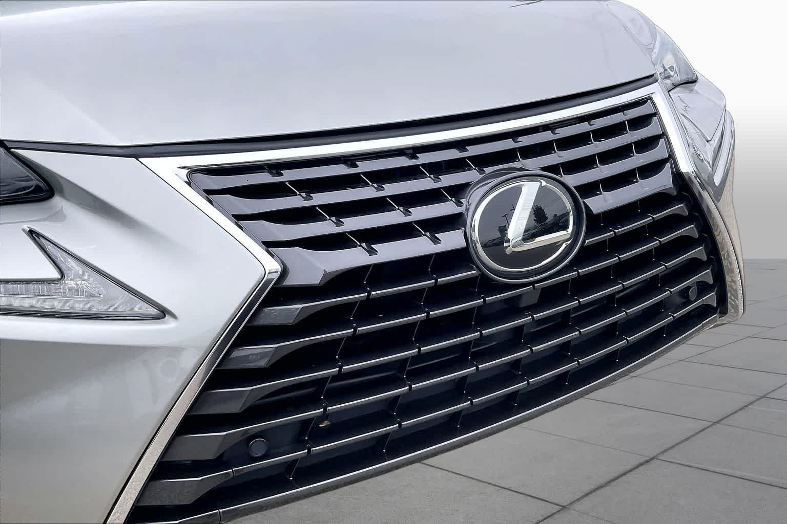 Used 2021 Atomic Silver Lexus  image 31