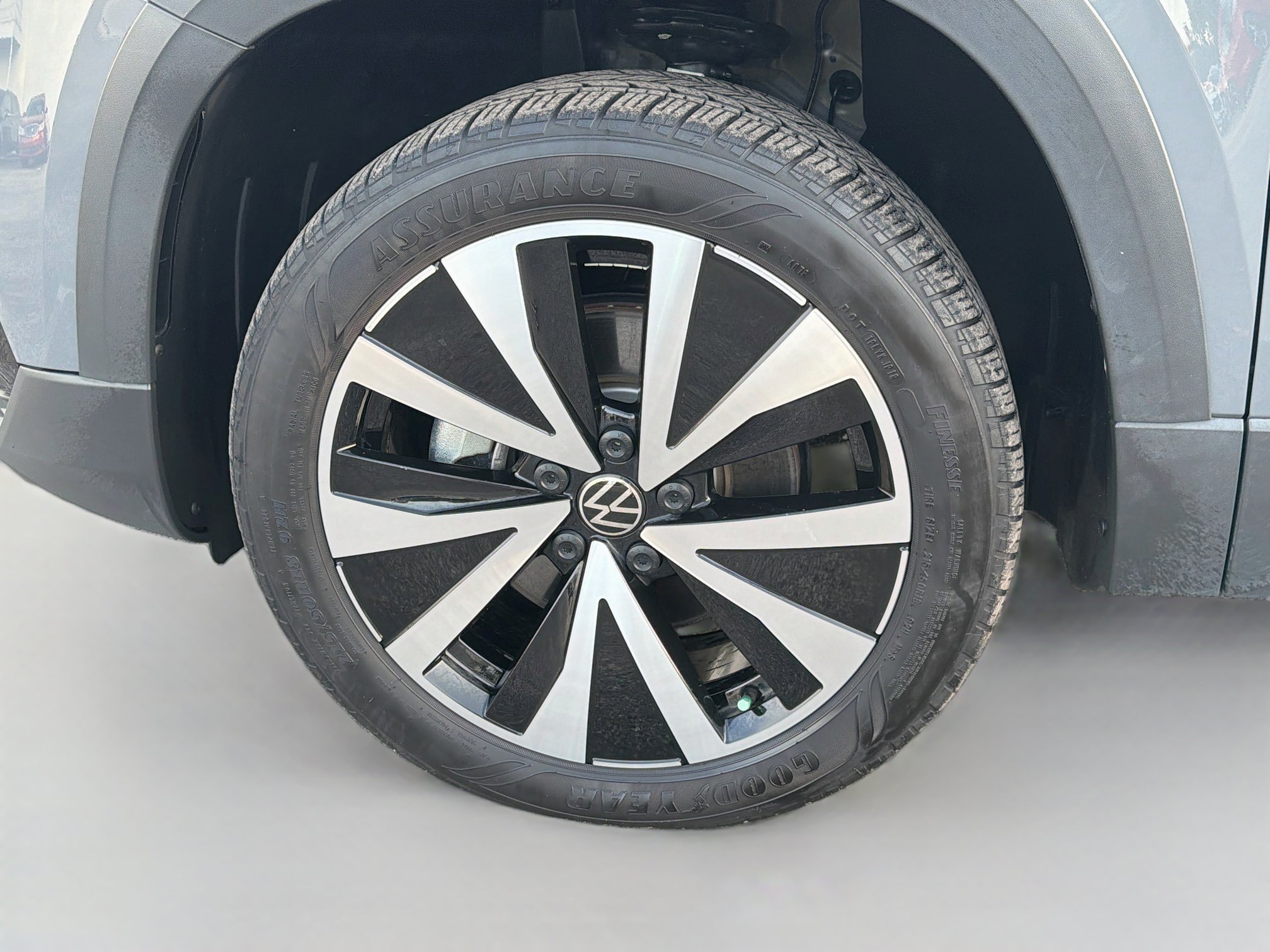 Used 2024 Pure Gray Volkswagen SE image 41