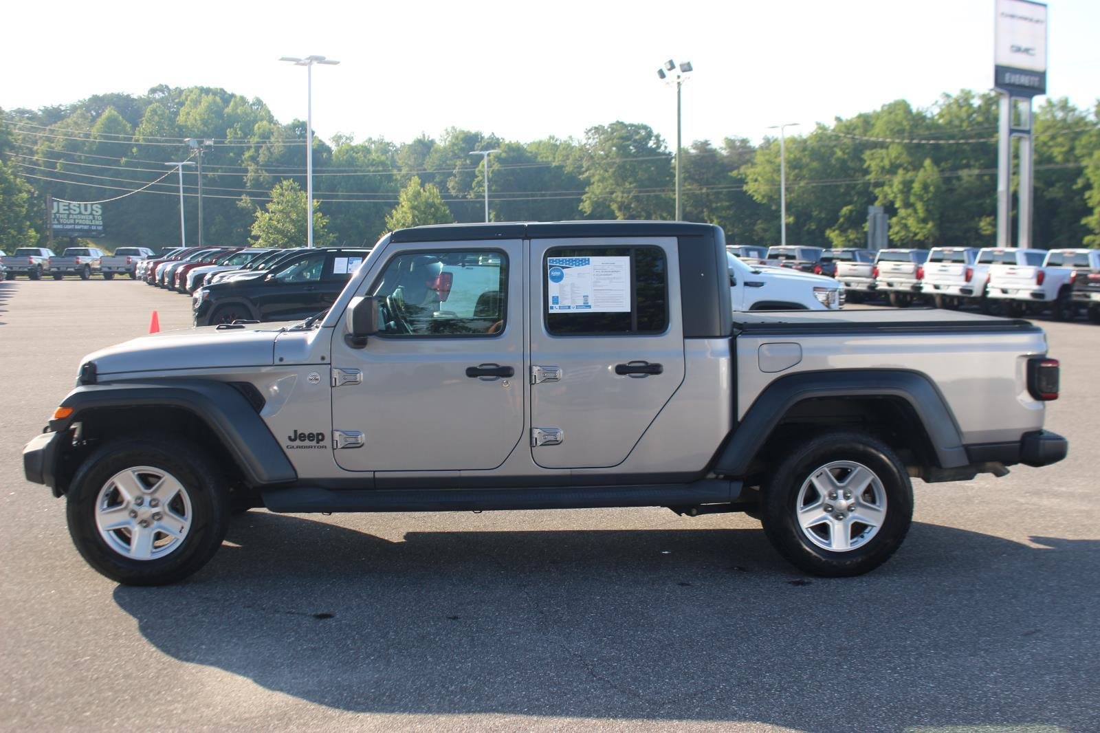 Used 2020 Silver Jeep Sport S image 4