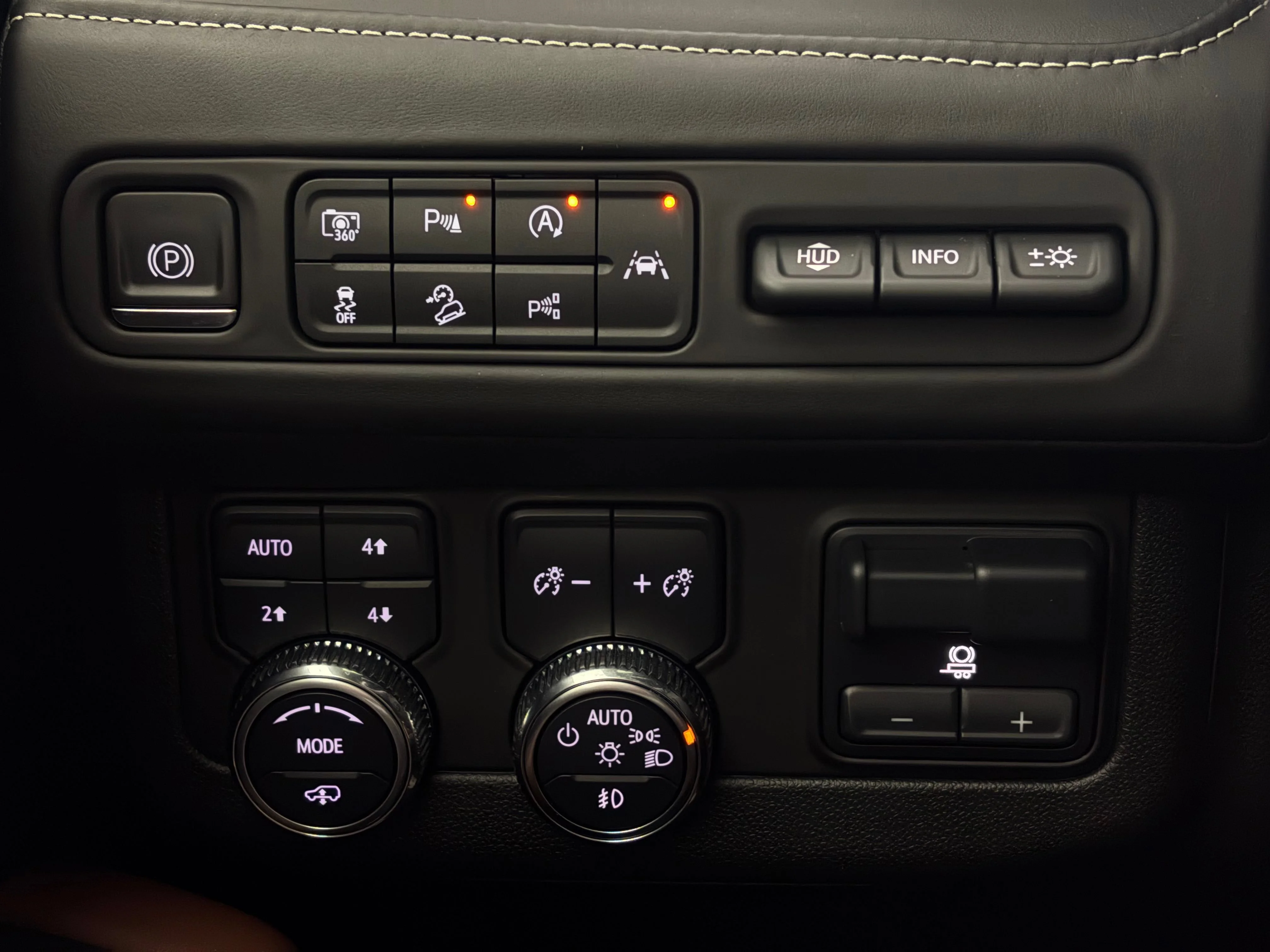 Used 2023 Onyx Black GMC Denali Ultimate image 30