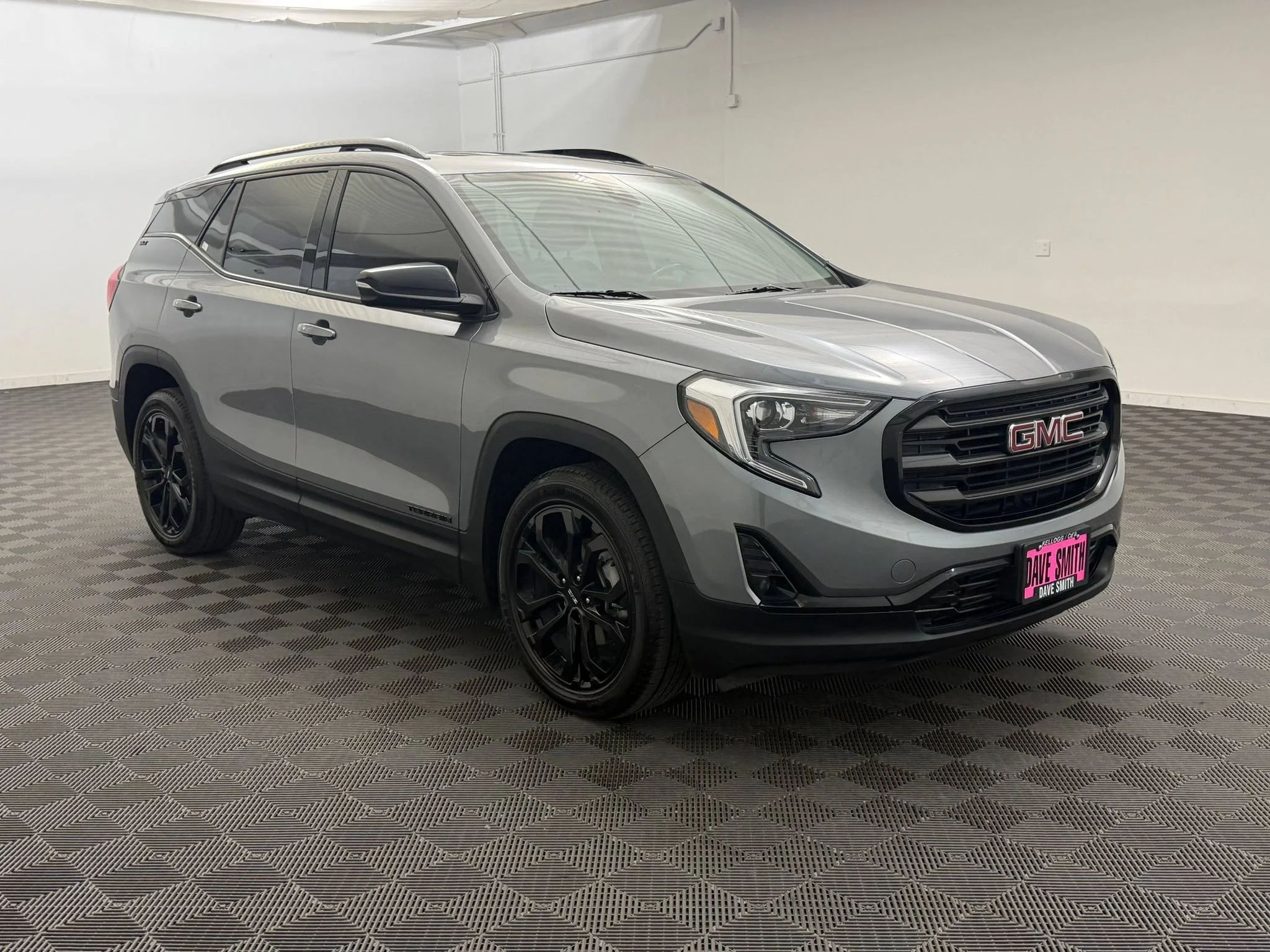Used 2021 Satin Steel Metallic GMC SLT image 7