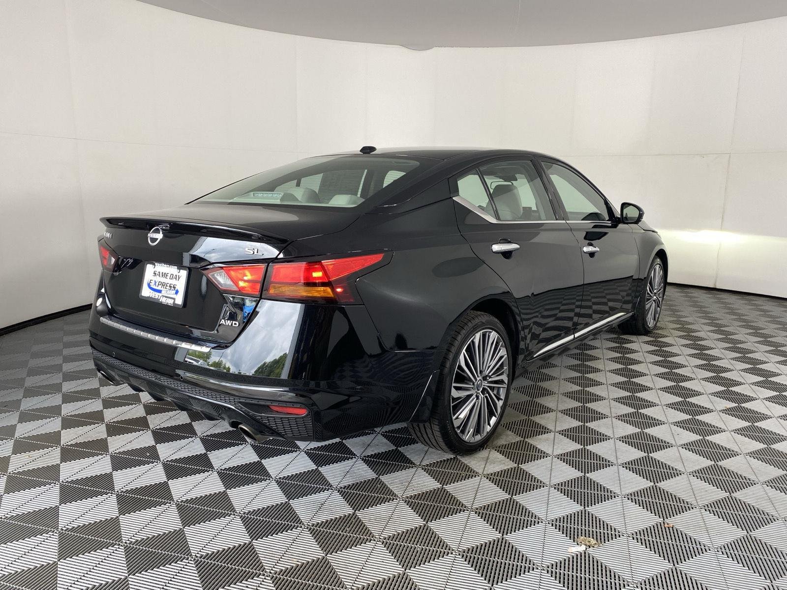 Used 2023 Super Black Nissan 2.5 SL image 8